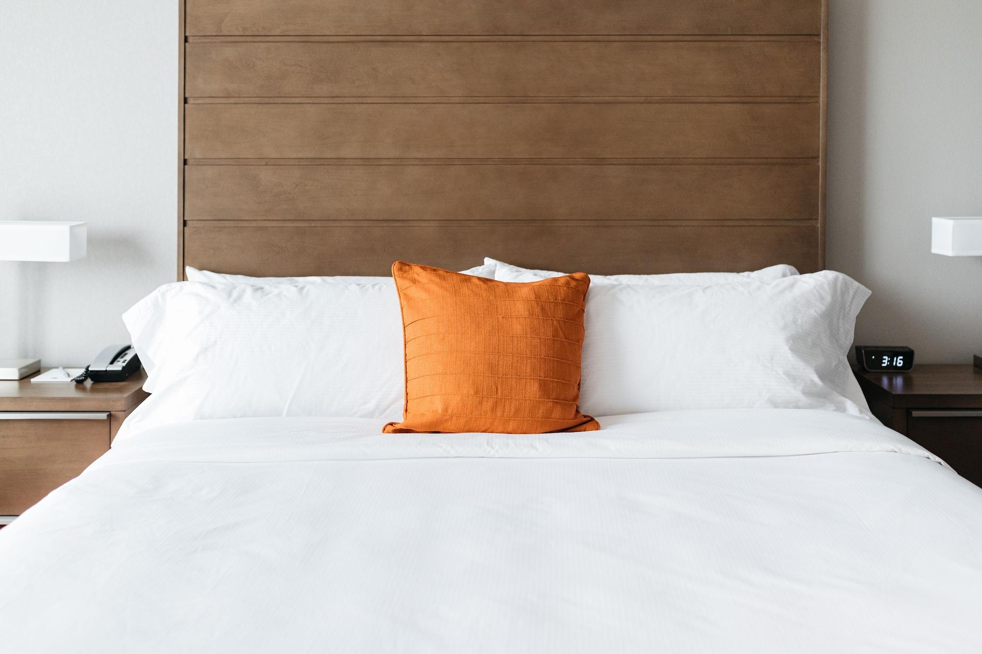 Revel Hotel, Tapestry Collection By Hilton Urbandale Екстериор снимка