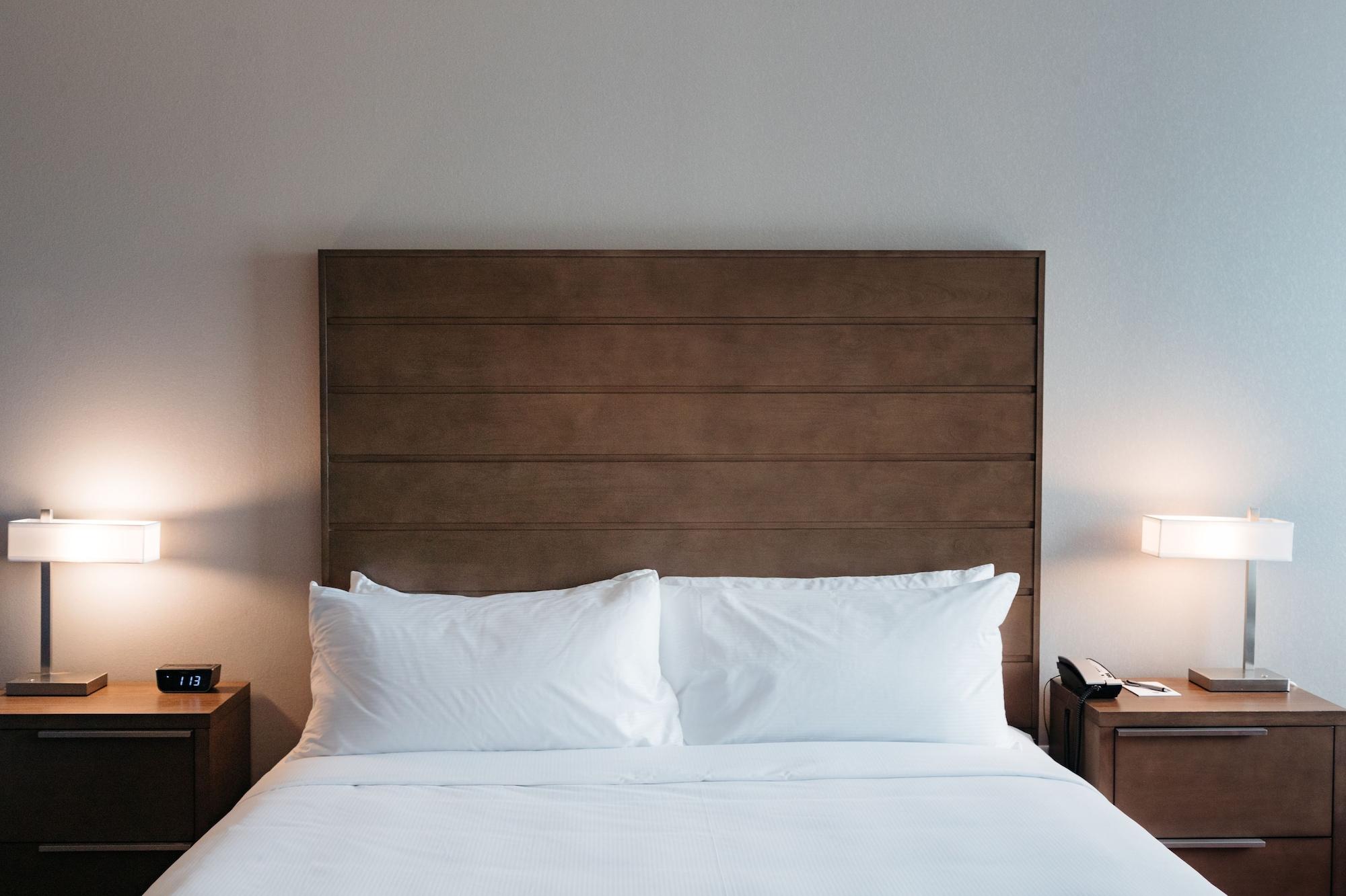Revel Hotel, Tapestry Collection By Hilton Urbandale Екстериор снимка