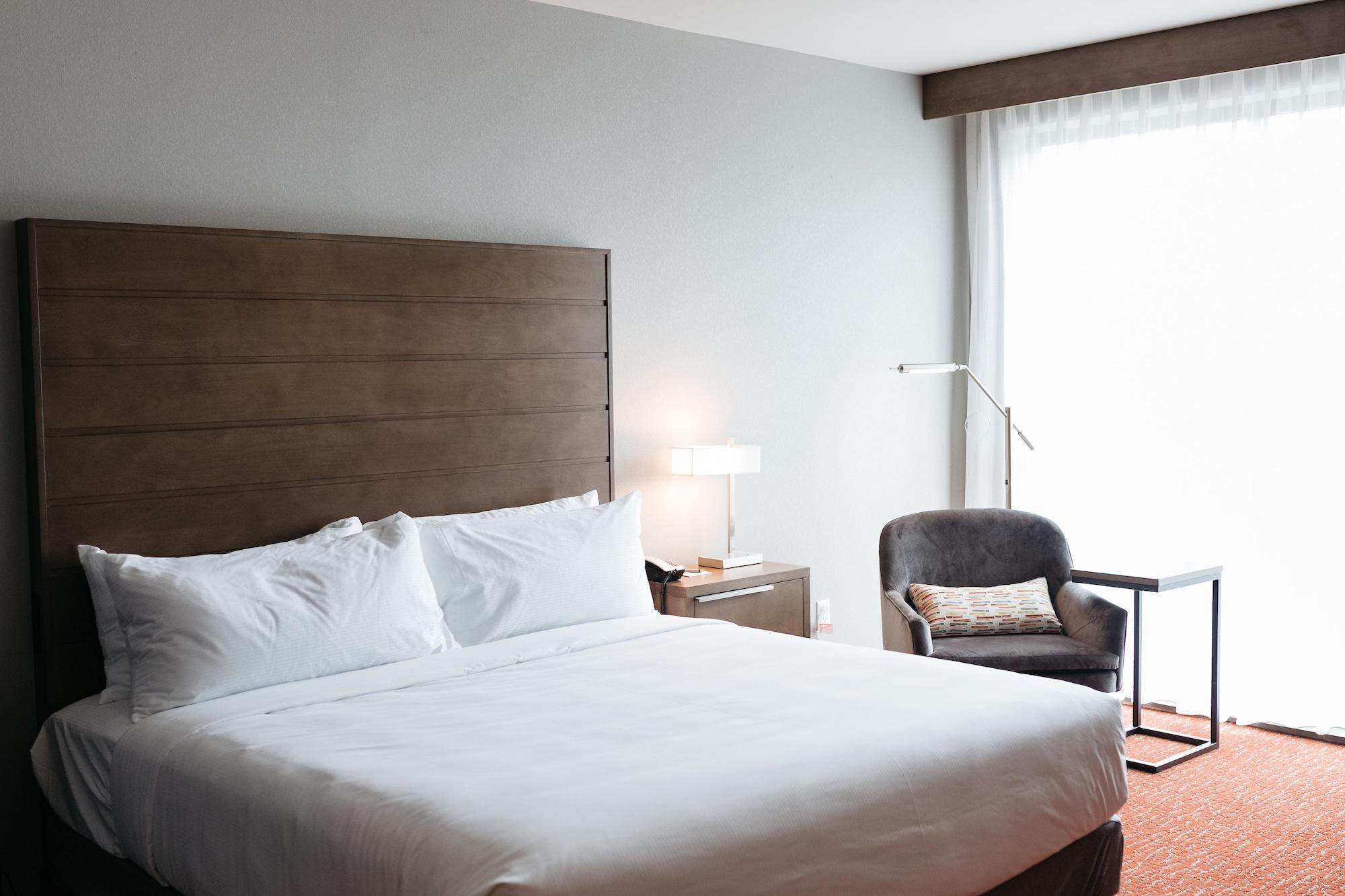 Revel Hotel, Tapestry Collection By Hilton Urbandale Екстериор снимка