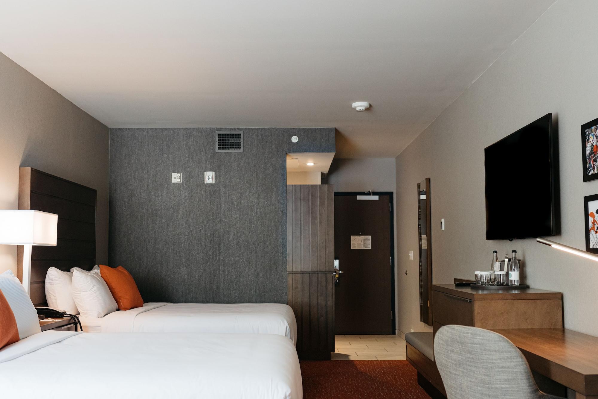 Revel Hotel, Tapestry Collection By Hilton Urbandale Екстериор снимка