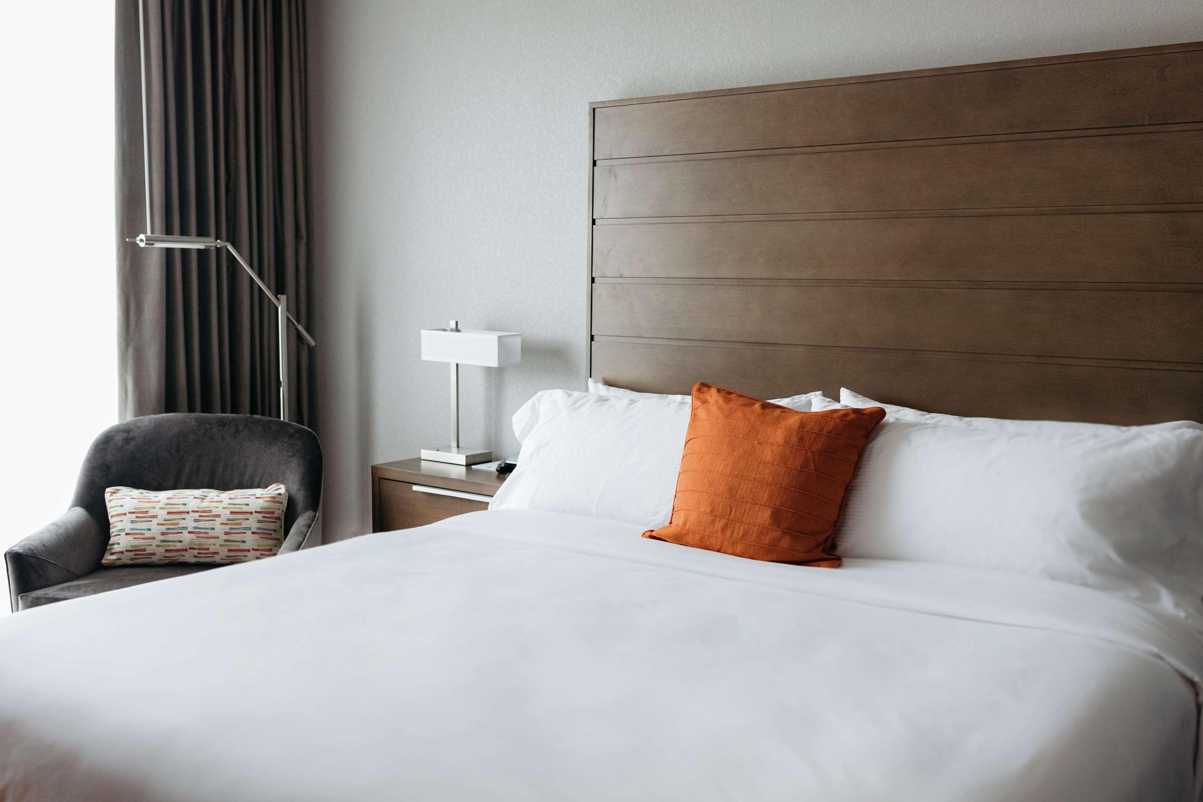 Revel Hotel, Tapestry Collection By Hilton Urbandale Екстериор снимка
