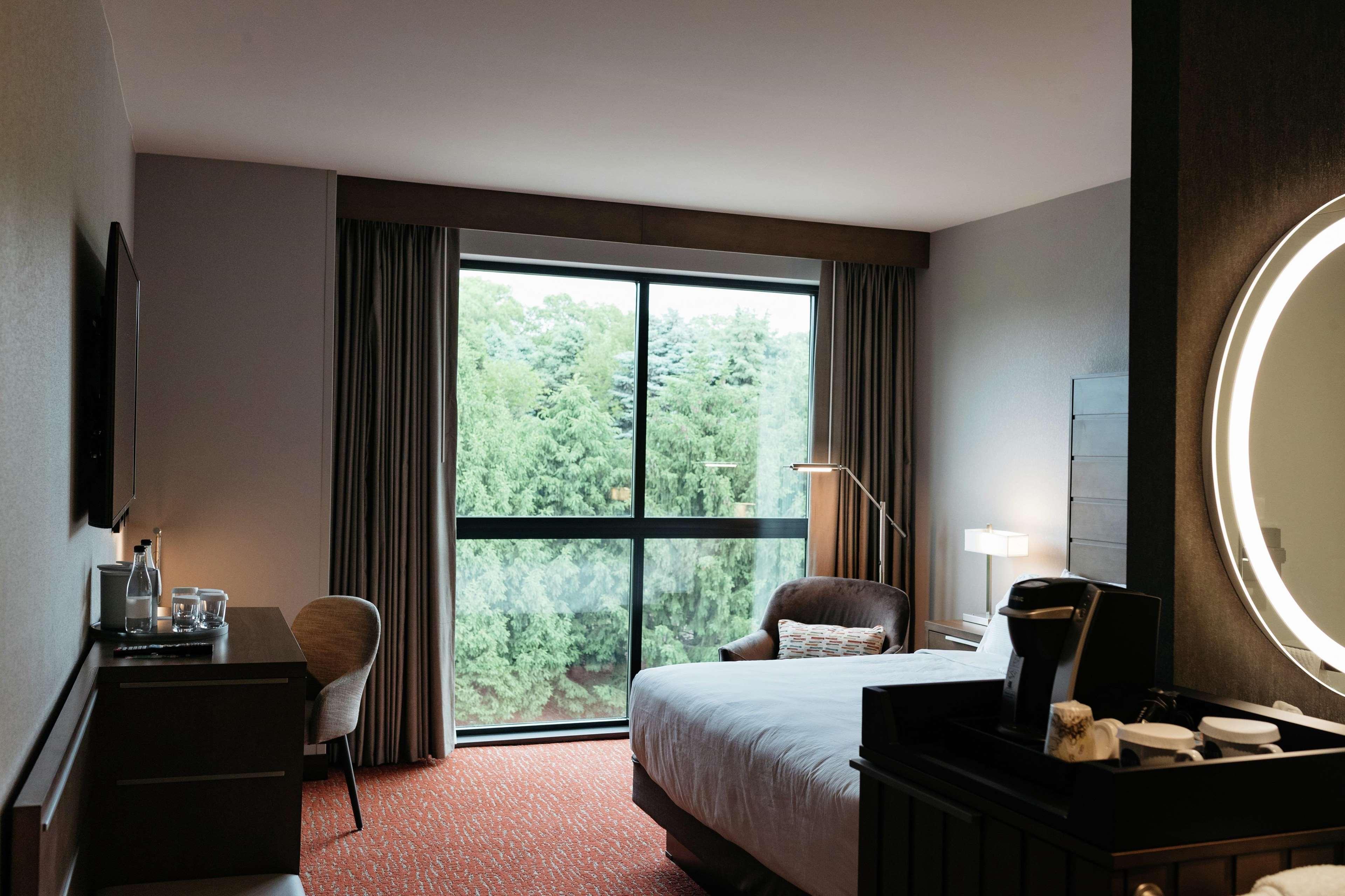 Revel Hotel, Tapestry Collection By Hilton Urbandale Екстериор снимка