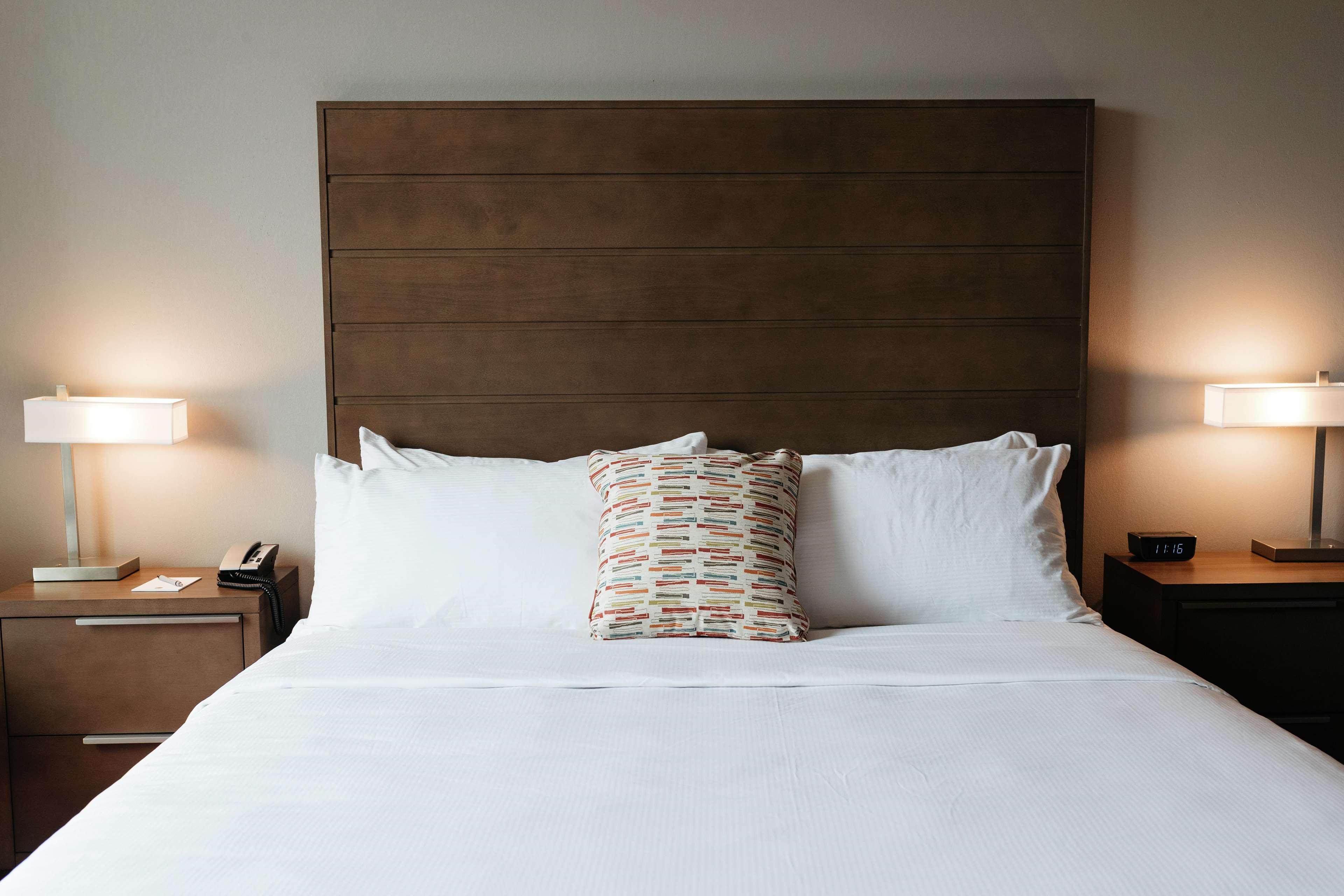 Revel Hotel, Tapestry Collection By Hilton Urbandale Екстериор снимка