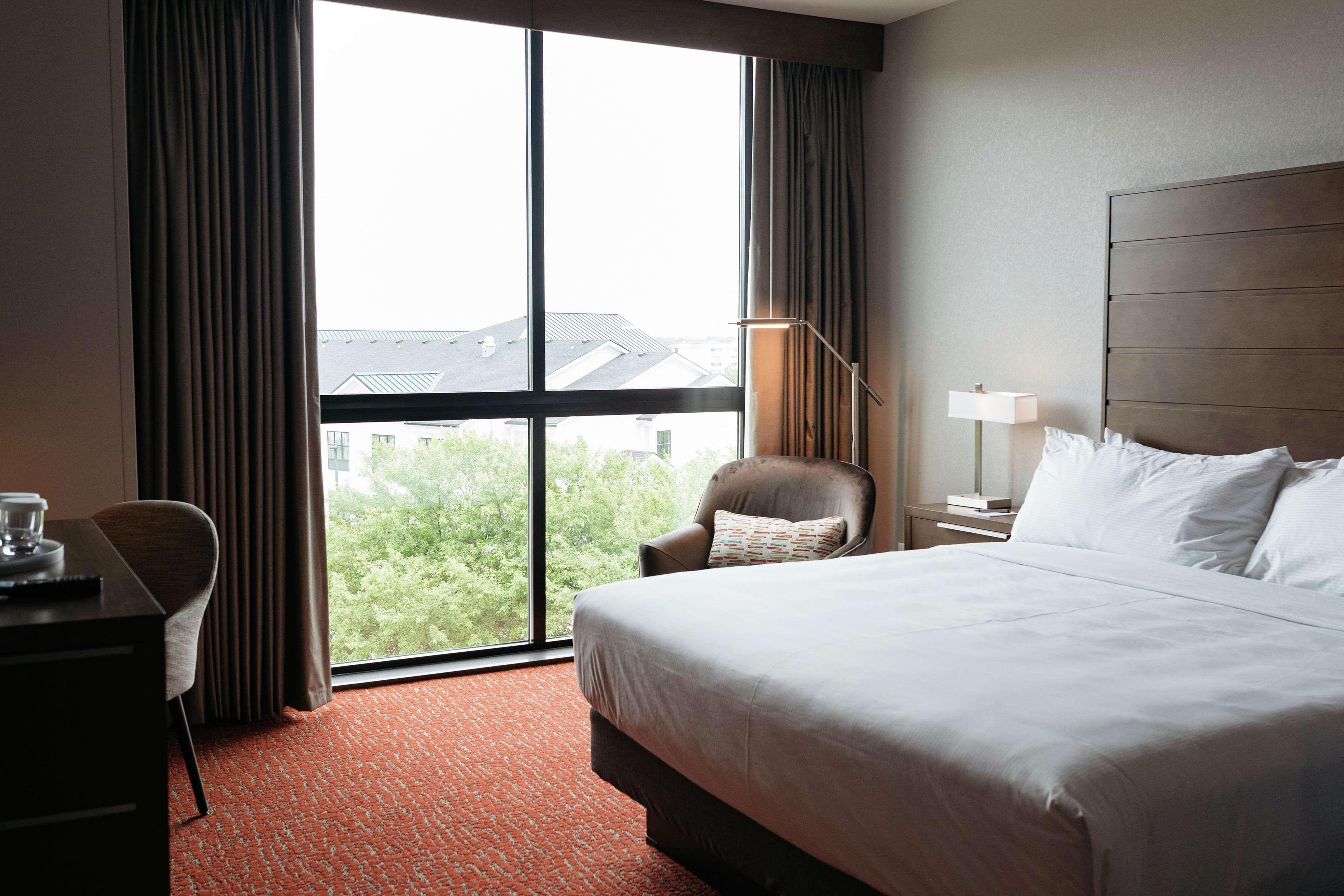 Revel Hotel, Tapestry Collection By Hilton Urbandale Екстериор снимка