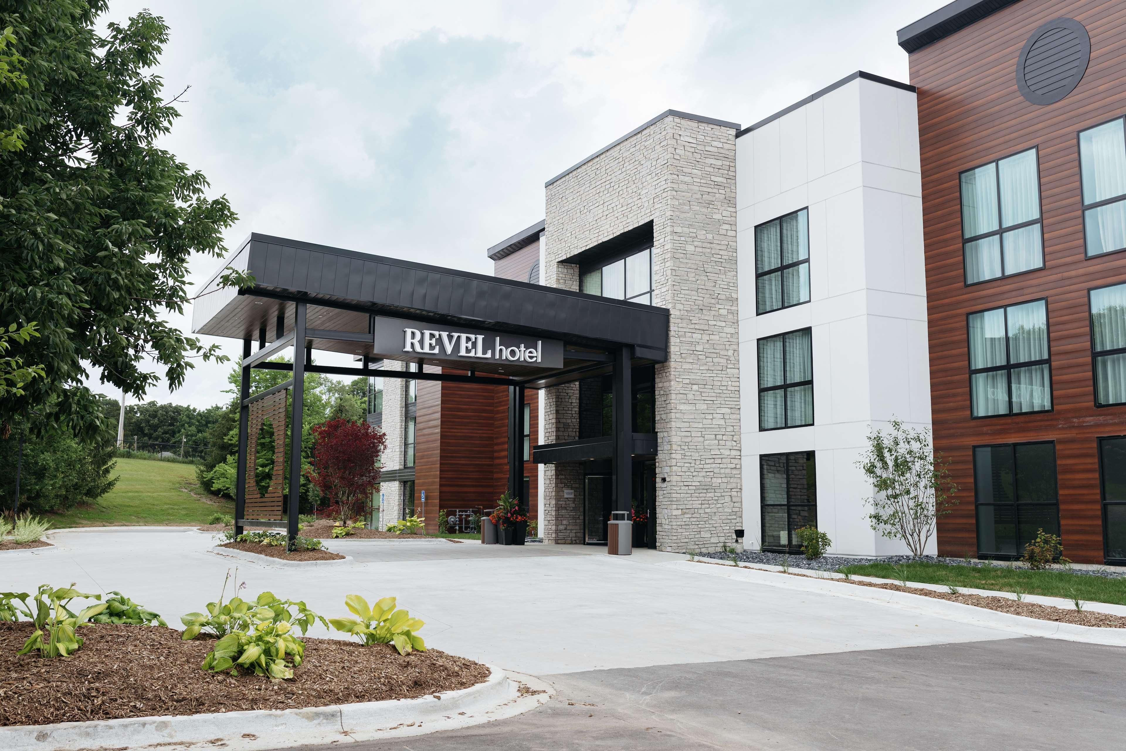 Revel Hotel, Tapestry Collection By Hilton Urbandale Екстериор снимка