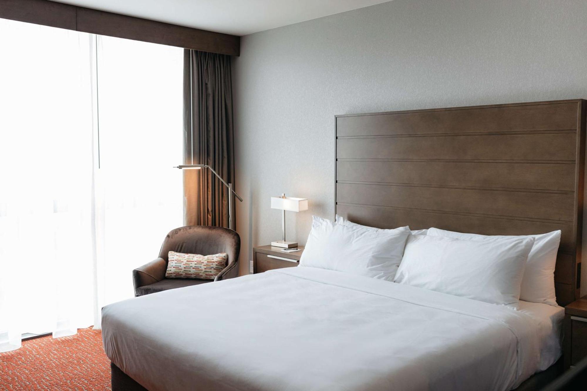 Revel Hotel, Tapestry Collection By Hilton Urbandale Екстериор снимка