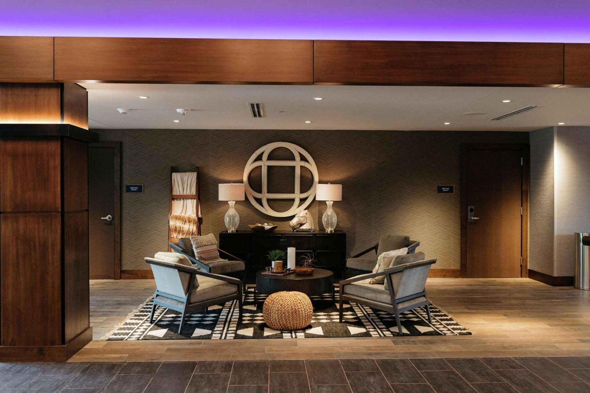 Revel Hotel, Tapestry Collection By Hilton Urbandale Екстериор снимка